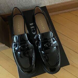 BRAND NEW COACH Leah Patent Leather Lug Sole Block Heel Loafers Sz 7.5